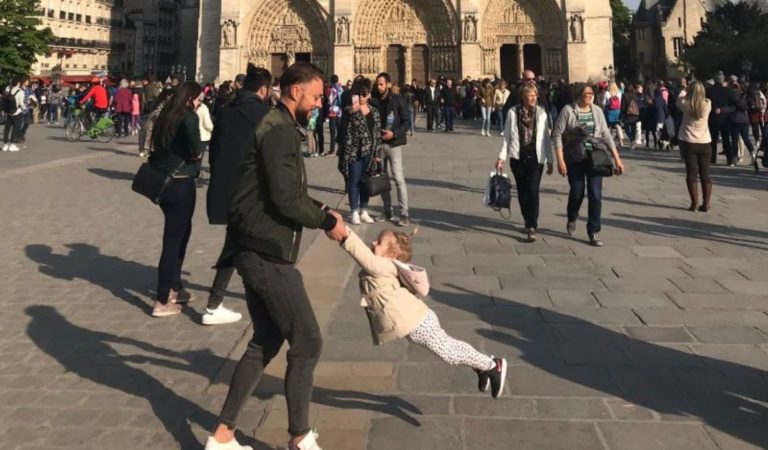 Mission to unite ‘dad and daughter’ with Notre-Dame photo goes viral Mission to unite ‘dad and daughter’ with Notre-Dame photo goes viral