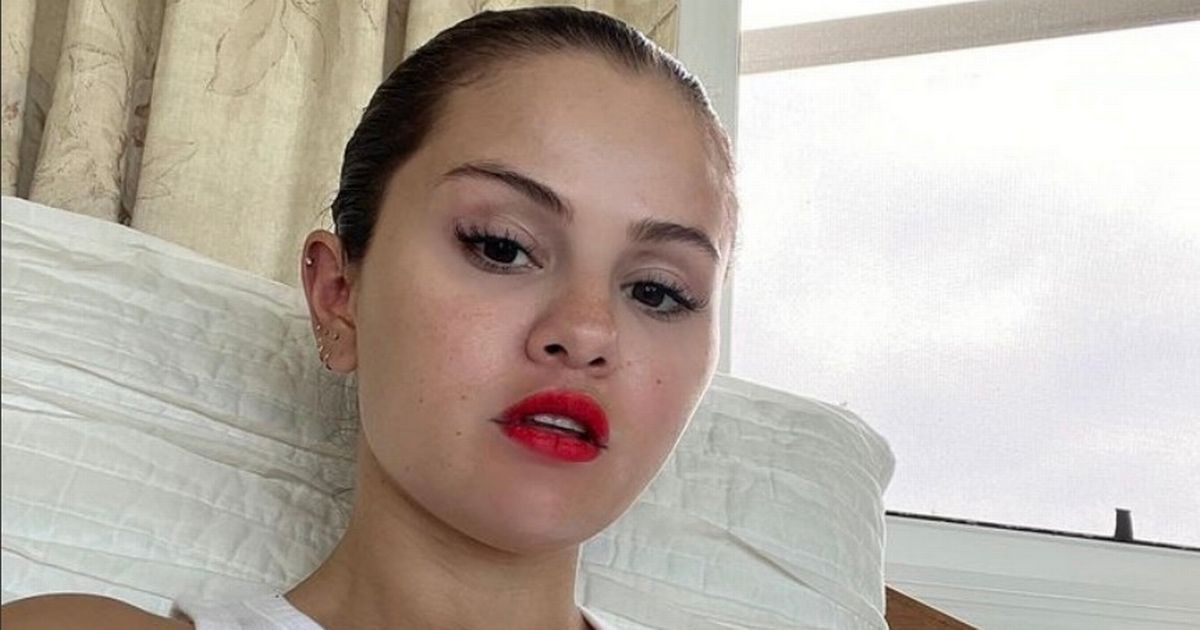 A series of saucy bedroom selfies from stunning Selena Gomez showed off major cleavage